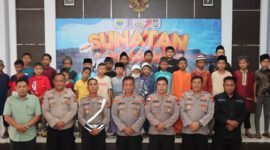 Sunatan massal yang ditaja oleh Polres Lingga. Foto: INIKEPRI.COM