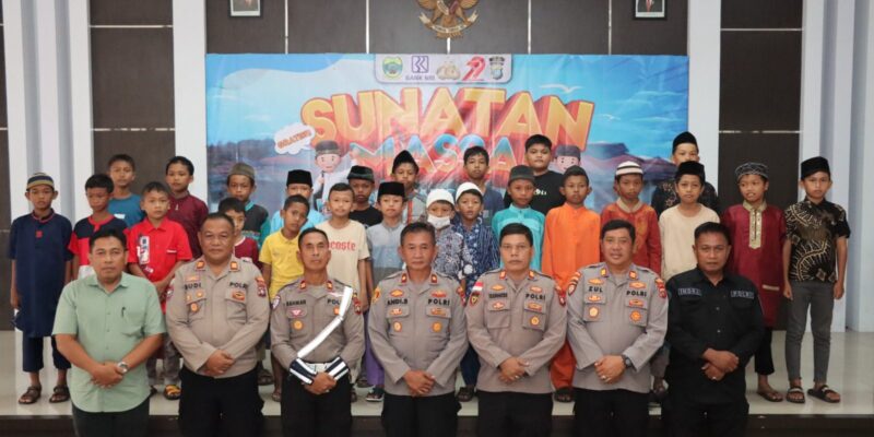 Sunatan massal yang ditaja oleh Polres Lingga. Foto: INIKEPRI.COM