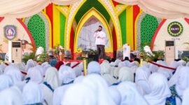 Ribuan warga tumpah ruah menghadiri tabligh akbar memperingati Tahun Baru Islam 1 Muharam 1447 Hijriah Tingkat Provinsi Kepri di halaman Gedung Daerah Tanjungpinang, Jumat (27/6) pagi. Foto: INIKEPRI.COM/KepriProv
