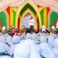Ribuan warga tumpah ruah menghadiri tabligh akbar memperingati Tahun Baru Islam 1 Muharam 1447 Hijriah Tingkat Provinsi Kepri di halaman Gedung Daerah Tanjungpinang, Jumat (27/6) pagi. Foto: INIKEPRI.COM/KepriProv
