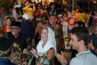 Suasana penuh kehangatan dan kebersamaan membalut malam Gala Dinner yang diselenggarakan di Pos Lintas Batas Negara (PLBN) Serasan, Minggu malam (15/6). Foto: INIKEPRI.COM