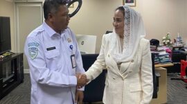 Bupati Natuna Cen Sui Lan bersama Kepala Deputi Bidang Meteorologi BMKG Guswanto usai membicarakan pembangunan radar cuaca dan program beasiswa BMKG untuk anak Natuna, Kamis (12/6/2025). Foto: istimewa 