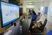 Bupati Natuna, Cen Sui Lan, melaksanakan kunjungan kerja ke Stasiun Badan Keamanan Laut (Bakamla) RI di Bukit Senubing, Sabtu (14/6/2025). Foto: Istimewa 