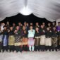 Gubernur Kepulauan Riau, H. Ansar Ahmad, secara resmi melepas Pawai Takbir Keliling dalam rangka menyambut Hari Raya Iduladha 1446 Hijriah yang digelar di Tugu Sirih, Tepi Laut, Kota Tanjungpinang, Kamis (5/6) malam. Foto: INIKEPRI.COM