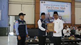 Jemaah haji yang berasal dari Provinsi Riau meliputi Rokan Hilir, Kuantan Singingi, Rokan Hulu, Bengkalis, Pekanbaru, Indragiri Hilir, Dumai, Kampar, Meranti, Siak, Pelalawan, dan Indragiri Hulu mendarat pada Jumát, 27 Juni 2025 pukul 10.23 WIB. Foto: INIKEPRI.COM