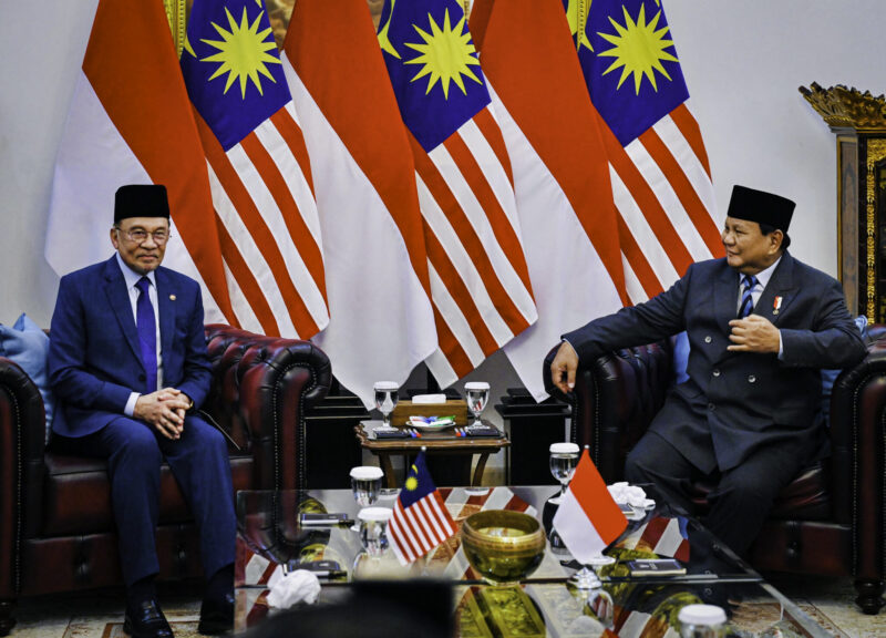Presiden Republik Indonesia, Prabowo Subianto, dan Perdana Menteri Malaysia, Anwar Ibrahim, menggelar pertemuan bilateral di Istana Merdeka, Jakarta, Jumat (27/6/2025). Foto: BPMI Setpres