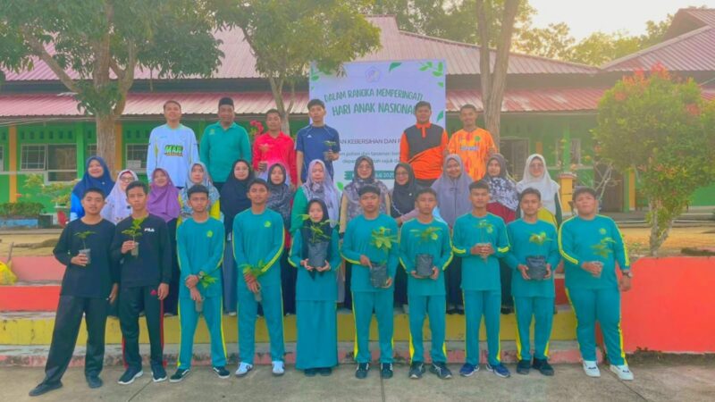 Dalam rangka memperingati Hari Anak Nasional tahun 2025, Madrasah Aliyah Negeri (MAN) Karimun menggelar kegiatan bertajuk Gerakan Ekoteologi: Demi Bumi yang Lebih Hijau, Kamis (24/7/2025). Foto: INIKEPRI.COM