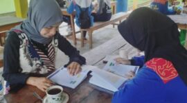 Cindy Aulia, siswa MTs Negeri Lingga, sedang menjalani latihan intensif untuk mengikuti Olimpiade Bahasa Arab (OBA) Tingkat Provinsi Kepulauan Riau, mewakili Kabupaten Lingga. Foto: INIKEPRI.COM