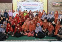 Ketua TP PKK Kota Batam, Hj. Erlita Sari Amsakar, menghadiri peringatan 1 Muharam 1447 Hijriah yang dirangkaikan dengan kegiatan santunan anak yatim di Masjid Babul Jannah, Perumahan Griya Asri Tahap 6, RW 20, Kelurahan Sei Langkai, Kecamatan Sagulung, Senin (30/6/2025). Foto: INIKEPRI.COM