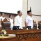Wali Kota Batam, Amsakar Achmad, menyampaikan tanggapan atas pandangan fraksi-fraksi DPRD Batam terhadap Ranperda Perubahan APBD 2025. Penyampaian dilakukan dalam rapat paripurna yang dipimpin Wakil Ketua DPRD, H. Aweng Kurniawan, Rabu (3/7/2025). Foto: INIKEPRI.COM