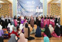 Ketua Tim Penggerak Pemberdayaan dan Kesejahteraan Keluarga (TP-PKK) Kota Batam, Hj. Erlita Amsakar, menghadiri kegiatan Pembinaan Akhlak Mulia (PAM) di Pulau Jaloh, Kelurahan Pantai Gelam, Kecamatan Bulang, pada Kamis, 3 Juli 2025. Foto: INIKEPRI.COM/Media Center Batam 