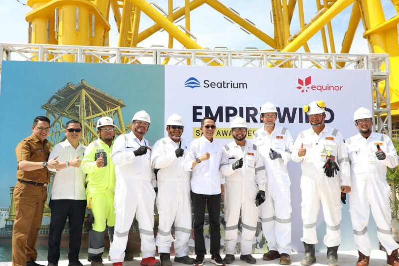 Wali Kota Batam, Amsakar Achmad, menghadiri secara langsung acara Syukuran Pelepasan Jacket untuk proyek Empire Wind (Wind Tower) yang akan dikirim ke Amerika Serikat. Acara tersebut berlangsung di Seatrium Batam Yard, Senin (7/7/2025). Foto: INIKEPRI.COM/Media Center Batam
