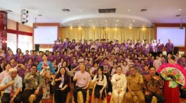 Li Claudia Chandra saat membuka acara Hamba Tuhan Bermazmur I, di Hotel Vista Batam, Senin (7/7/2025). Foto: INIKEPRI.COM/Media Center Batam 