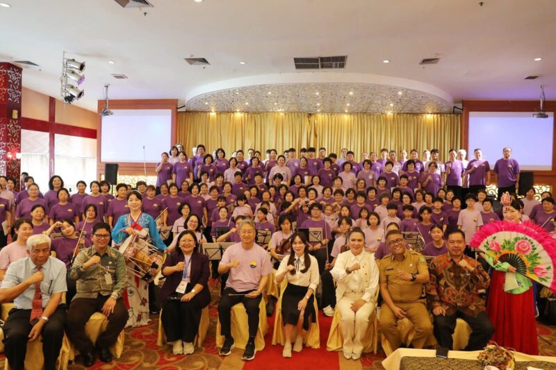 Li Claudia Chandra saat membuka acara Hamba Tuhan Bermazmur I, di Hotel Vista Batam, Senin (7/7/2025). Foto: INIKEPRI.COM/Media Center Batam 
