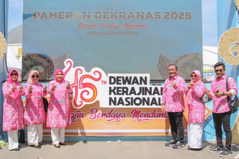 Ketua Dewan Kerajinan Nasional Daerah (Dekranasda) Kota Batam, Hj. Erlita Amsakar hadir langsung pada puncak acara Hari Ulang Tahun (HUT) ke-45 Dewan Kerajinan Nasional (Dekranas) di Kota Balikpapan, Kalimantan Timur, Rabu 10 Juli 2025. Foto: INIKEPRI.COM/Media Center Batam 