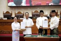 Rapat Paripurna dengan agenda Pendapat Akhir Wali Kota Batam terhadap Laporan Badan Anggaran atas Pembahasan Ranperda Perubahan APBD Kota Batam Tahun Anggaran 2025, yang berlangsung di ruang rapat utama Gedung DPRD Batam, Batamcenter, Jumat (11/7/2025). Foto: INIKEPRI.COM