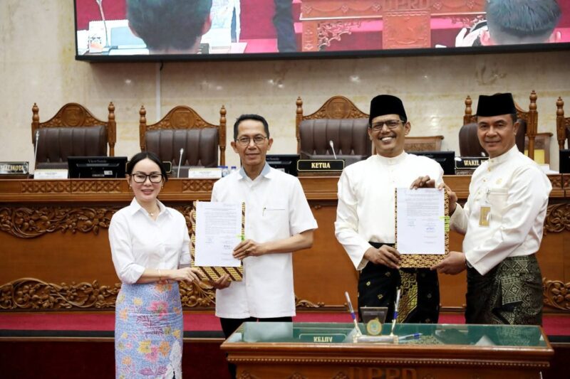 Rapat Paripurna dengan agenda Pendapat Akhir Wali Kota Batam terhadap Laporan Badan Anggaran atas Pembahasan Ranperda Perubahan APBD Kota Batam Tahun Anggaran 2025, yang berlangsung di ruang rapat utama Gedung DPRD Batam, Batamcenter, Jumat (11/7/2025). Foto: INIKEPRI.COM