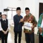 Wali Kota Batam, Amsakar Achmad, bersama Wakil Wali Kota Batam, Li Claudia Chandra, menghadiri kegiatan silaturahmi bersama Ketua RW, RT, LPM, serta tokoh masyarakat se-Kecamatan Belakang Padang di Gedung Nasional Serbaguna, Sabtu (12/7/2025). Foto; INIKEPRI.COM