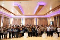 Wali Kota Batam Amsakar Achmad bersama Wakil Wali Kota Li Claudia Chandra menyapa langsung warga hinterland melalui agenda silaturahmi dengan Ketua RT, RW, dan LPM se-Kecamatan Galang dan Bulang. Kegiatan ini digelar di Aula Kepri Seafood Restaurant, Jembatan 3 Setokok, Sabtu (12/7/2025). Foto: INIKEPRI.COM