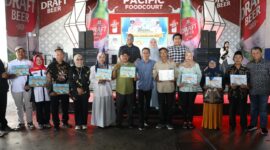 Wali Kota Batam Amsakar Achmad bersama Wakil Wali Kota Li Claudia Chandra menjalani safari silaturahmi ke sembilan kecamatan dalam sehari penuh, Minggu (13/7/2025). Foto: INIKEPRI.COM
