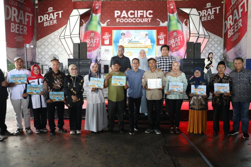Wali Kota Batam Amsakar Achmad bersama Wakil Wali Kota Li Claudia Chandra menjalani safari silaturahmi ke sembilan kecamatan dalam sehari penuh, Minggu (13/7/2025). Foto: INIKEPRI.COM