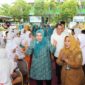 Ketua Tim Penggerak Pemberdayaan dan Kesejahteraan Keluarga (TP-PKK) Kota Batam, Hj. Erlita Amsakar, kembali menyapa siswa-siswi sekolah dasar dalam rangkaian Sosialisasi B2SA Goes To School. Kali ini, kegiatan digelar di SDN 003 Batuaji, Senin (14/7/2025). Foto: INIKEPRI.COM/Media Center Batam 