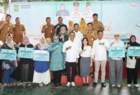 Penyerahan insentif kader posyandu dan kader kelurahan siaga kota Batam. Foto: INIKEPRI.COM