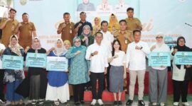 Penyerahan insentif kader posyandu dan kader kelurahan siaga kota Batam. Foto: INIKEPRI.COM