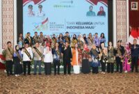 Wali Kota Batam, H. Amsakar Achmad, bersama Ketua Tim Penggerak Pemberdayaan dan Kesejahteraan Keluarga (TP-PKK) Kota Batam, Hj. Erlita Amsakar, secara resmi dikukuhkan sebagai Ayah dan Bunda GenRe (Generasi Berencana) Kota Batam. Foto: INIKEPRI.COM/Media Center Batam 