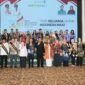 Wali Kota Batam, H. Amsakar Achmad, bersama Ketua Tim Penggerak Pemberdayaan dan Kesejahteraan Keluarga (TP-PKK) Kota Batam, Hj. Erlita Amsakar, secara resmi dikukuhkan sebagai Ayah dan Bunda GenRe (Generasi Berencana) Kota Batam. Foto: INIKEPRI.COM/Media Center Batam 