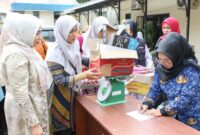 Erlita saat membuka kegiatan Sosialisasi Pilah Sampah dari Rumah dengan tema “Memanfaatkan Sampah Organik Menjadi Eco Enzyme dan Pupuk Kompos” dalam rangka Komunikasi, Informasi, dan Edukasi (KIE) pengurangan sampah, Kamis (17/7/2025). Foto: INIKEPRI.COM/Media Center Batam 