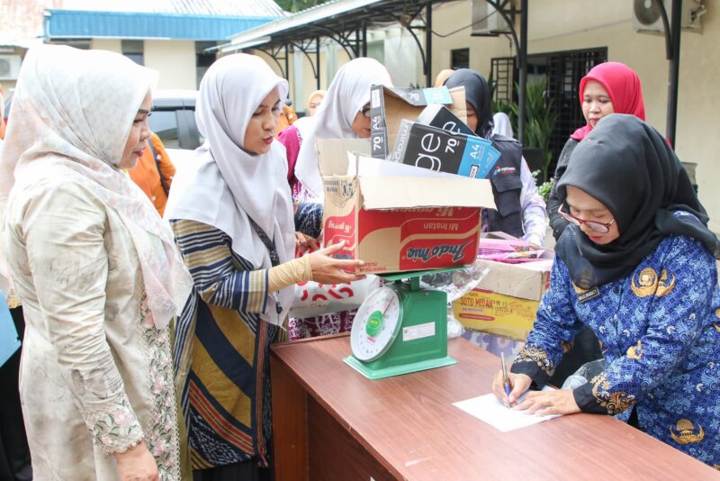Erlita saat membuka kegiatan Sosialisasi Pilah Sampah dari Rumah dengan tema “Memanfaatkan Sampah Organik Menjadi Eco Enzyme dan Pupuk Kompos” dalam rangka Komunikasi, Informasi, dan Edukasi (KIE) pengurangan sampah, Kamis (17/7/2025). Foto: INIKEPRI.COM/Media Center Batam 