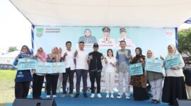 Wali Kota Batam, Amsakar Achmad, didampingi Wakil Wali Kota Li Claudia Chandra, bersilaturahmi bersama kader Posyandu dan Kader Kelurahan Siaga dari Kecamatan Batam Kota, Nongsa, dan Sei Beduk, Minggu (20/7/2025). Foto: INIKEPRI.COM