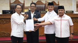 rapat paripurna DPRD Kota Batam yang berlangsung di ruang rapat utama, Batam Center, Senin (21/7/2025). Foto: INIKEPRI.COM
