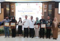 Pelatihan Batik Lanjutan dan Desain Kemasan Tahun 2025 oleh Wali Kota Batam, Amsakar Achmad, bersama Wakil Wali Kota Batam, Li Claudia Chandra, di Kantor Wali Kota Batam, Selasa (22/7/2025). Foto: INIKEPRI.COM/Media Center Batam 