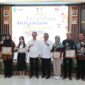 Pelatihan Batik Lanjutan dan Desain Kemasan Tahun 2025 oleh Wali Kota Batam, Amsakar Achmad, bersama Wakil Wali Kota Batam, Li Claudia Chandra, di Kantor Wali Kota Batam, Selasa (22/7/2025). Foto: INIKEPRI.COM/Media Center Batam 