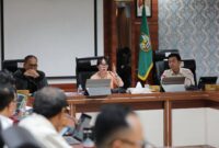 Wakil Wali Kota Batam, Li Claudia Chandra memimpin langsung Rapat Koordinasi Lintas Sektor, di Kantor Wali Kota Batam, Kamis (24/7/2025). Foto: INIKEPRI.COM/Media Center Batam 