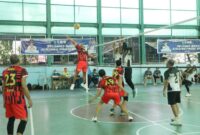 Pertandingan Final Kejuaraan Bola Voli Piala Bergilir Wali Kota Batam Kategori U40-50 dan Kejuaraan Bola Voli Piala Bergilir Ketua TP PKK Kota Batam Kategori U30-39 dan Kategori U40-50, Di GOR Raja Djafar, Kelurahan Tiban Indah, Kecamatan Sekupang, Batam, jumat, (25/6/2025) berjalan dengan lancar dan meriah. Foto: INIKEPRI.COM/Media Center Batam 