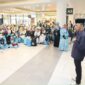 Wali Kota Batam, Amsakar Achmad, melepas keberangkatan 275 jemaah umrah yang diberangkatkan melalui biro perjalanan Samira Travel di Terminal Keberangkatan Bandara Hang Nadim, Sabtu (26/7/2025). Foto: INIKEPRI.COM/Media Center Batam 