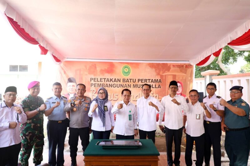 Pembangunan Musala Baitus Shalihin di lingkungan Kantor Pengadilan Negeri (PN) Batam resmi dimulai, Senin (28/7/2025). Foto: INIKEPRI.COM