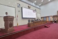 Amsakar saat menghadiri rapat paripurna di DPRD Kota Batam, Senin (28/7/2025). Foto: INIKEPRI.COM