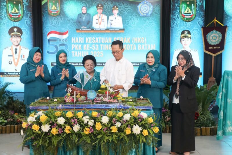 Wali Kota Batam, H. Amsakar Achmad, menghadiri peringatan Hari Kesatuan Gerak (HKG) PKK ke-53 tingkat Kota Batam yang digelar di Aula Engku Hamidah, Lantai IV Kantor Wali Kota Batam, Senin (28/7/2025). Foto: INIKEPRI.COM