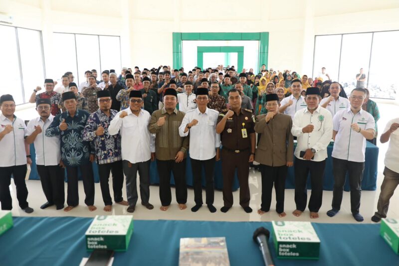 Wali Kota Batam, Amsakar Achmad, meluncurkan Koperasi Syariah Hijrah Nusantara Madani dan Pelatihan Entrepreneur bagi Imam Masjid, Mubaligh, serta Guru Al-Qur’an di Graha MUI Kota Batam, Rabu (30/7/2025). Foto: INIKEPRI.COM/Media Center Batam 