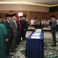 Amsakar saat memimpin Pelantikan dan Pengambilan Sumpah Jabatan Pejabat Pimpinan Tinggi Pratama dan Fungsional di Kantor Wali Kota Batam, Rabu (30/7/2025). Foto: INIKEPRI.COM
