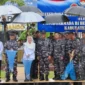 Bupati Natuna, Cen Sui Lan mendampingi Panglima Komando Armada (Pangkoarmada) RI, Laksamana Madya TNI Dr. Denih Hendrata, S.E., M.M., saat kegiatan panen raya ikan nila di Kompleks Lanal Ranai, Rabu (2/7/2025). Foto: Istimewa 
