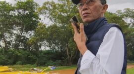 Saat tanah tergenang dan keluhan warga mulai meninggi, Amsakar Achmad tak memilih ruang teduh. Sebagai Wali Kota Batam dan Ex Officio Kepala BP Batam, ia turun langsung, membawa niat dan langkah yang tak surut oleh hujan. Foto: INIKEPRI.COM/Ari Maulana 