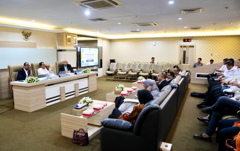 Kepala BP Batam/Wali Kota Batam Amsakar Achmad menerima kunjungan resmi dari Duta Besar Uni Emirat Arab untuk Republik Indonesia, H.E. Abdulla Salem AlDhaheri yang melakukan lawatan bersama dengan delegasi dan sejumlah pimpinan perusahaan asal Uni Emirat Arab, pada Rabu (2/7/2025). Foto: INIKEPRI.COM/BP Batam 