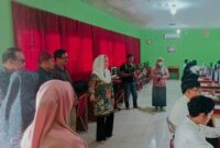 Bertempat di Laboratorium Komputer SMAN 1 Bunguran Timur, Sabtu (5/7/2025), puluhan pelajar dari berbagai SMA di Natuna mengikuti ujian masuk Universitas Pertamina. Foto: INIKEPRI.COM