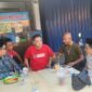 Camat Belakangpadang bersama masyarakat berdiskusi. Foto: INIKEPRI.COM