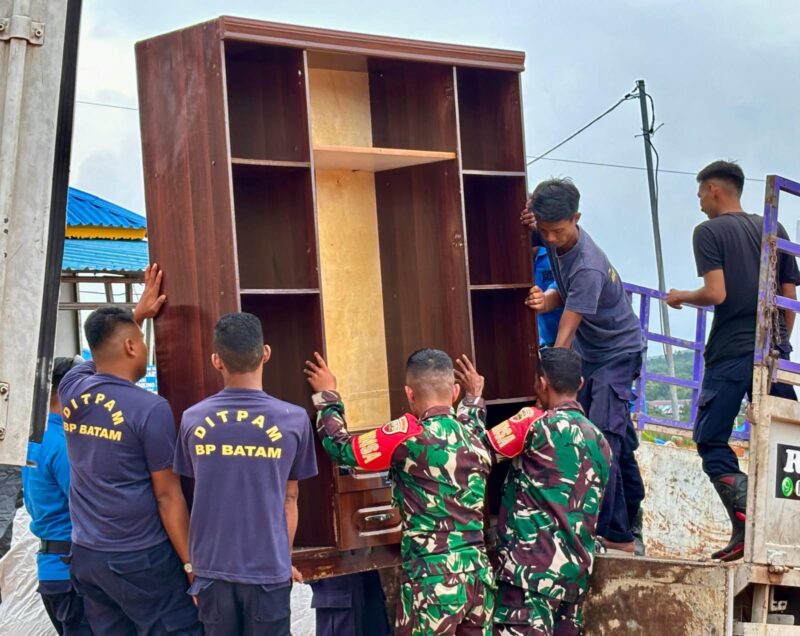BP Batam kembali memfasilitasi pergeseran lima Kepala Keluarga (KK) terdampak pengembangan kawasan terpadu Rempang Eco-City ke hunian baru di Tanjung Banon, Kamis (3/7/2025). Foto: INIKEPRI.COM/BP Batam 